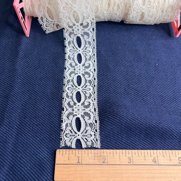 Vintage Off White Lace Trim 1.5 Inch Wide ~ New WITHOUT Tags - Picture 6 of 6